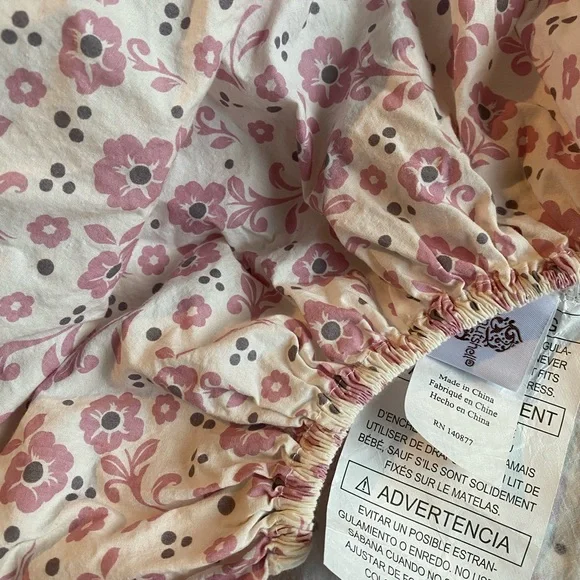 The Peanutshell Bella organic cotton crib quilt and sheet set pink, cream - Picture 16 of 17